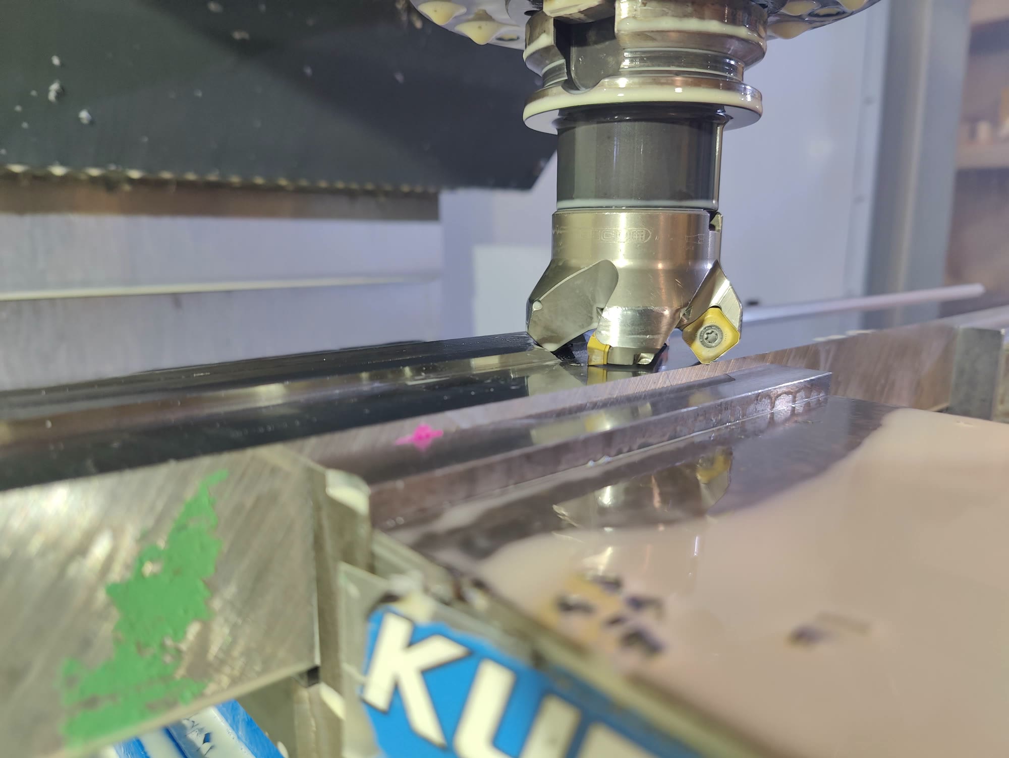 Face mill set up for a heavy cut